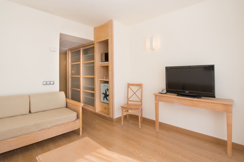 Iberostar Waves Club Cala Barca - All inclusive — Hotel rooms in Portopetro, Balearic Islands