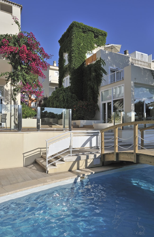 Iberostar Waves Club Cala Barca - All inclusive — Swimming pool in Portopetro, Balearic Islands