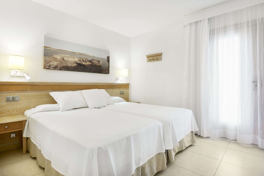 Iberostar Waves Club Cala Barca - All inclusive — Hotel rooms in Portopetro, Balearic Islands
