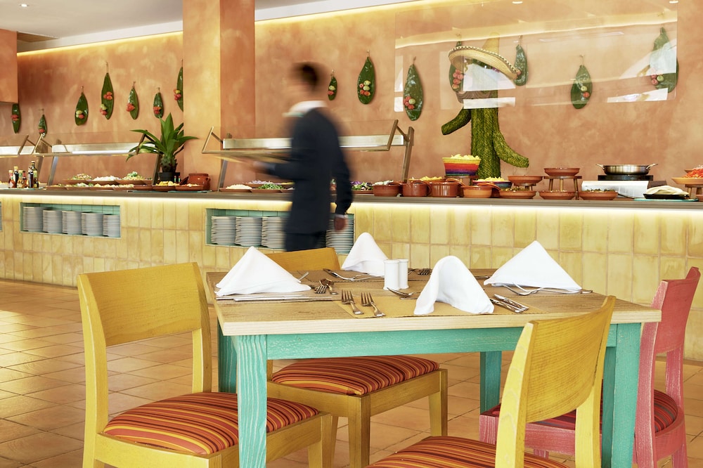 Iberostar Waves Club Cala Barca - All inclusive — Restaurant & bars in Portopetro, Balearic Islands