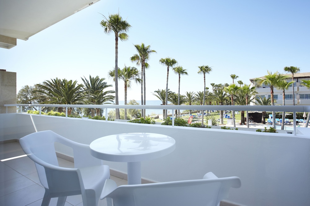 Grupotel Mallorca Mar — Hotel rooms in Cala Bona, Balearic Islands