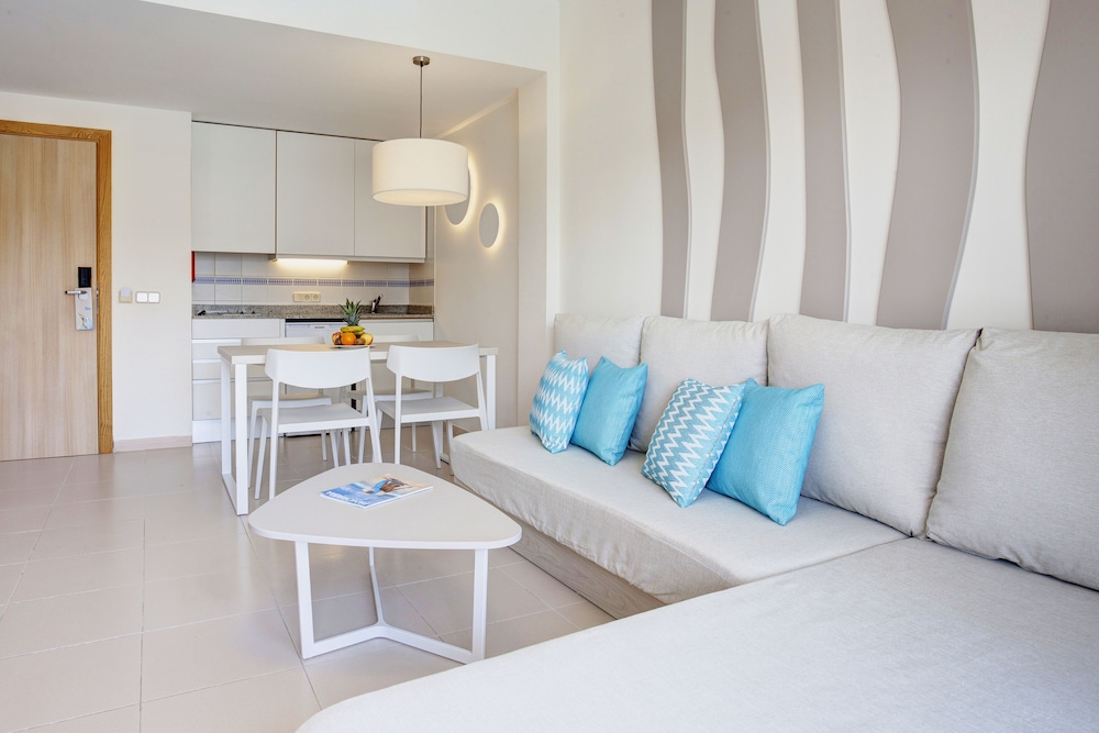 Grupotel Mallorca Mar — Hotel rooms in Cala Bona, Balearic Islands