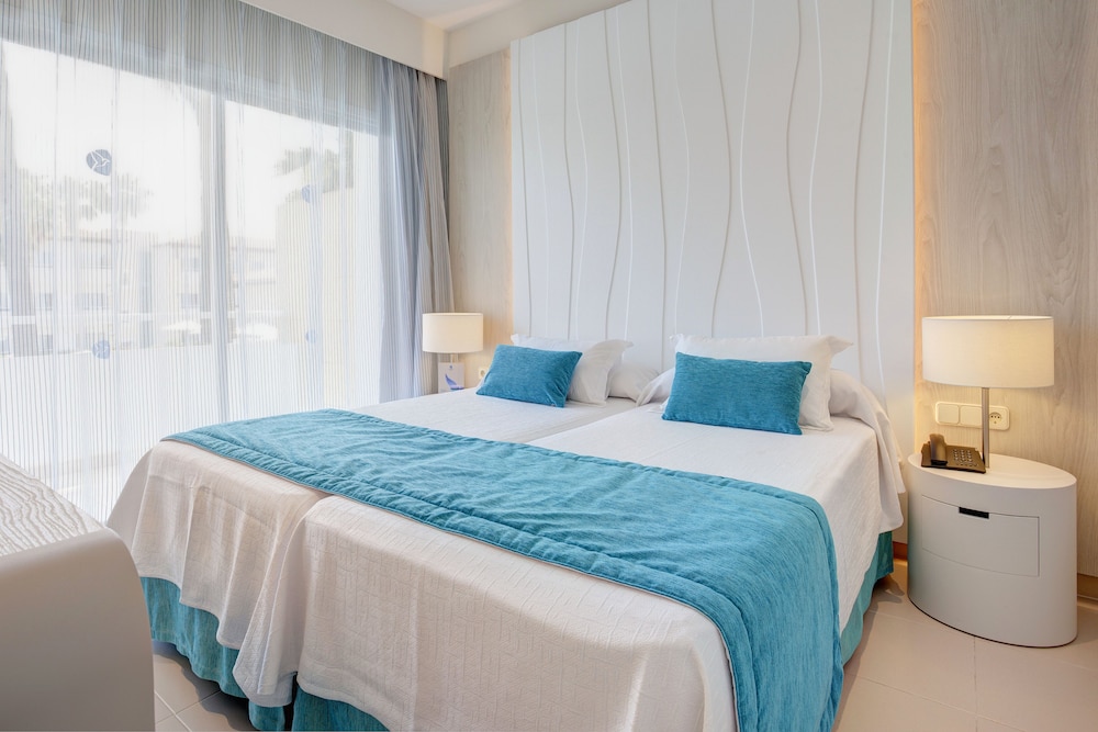 Grupotel Mallorca Mar — Hotel rooms in Cala Bona, Balearic Islands