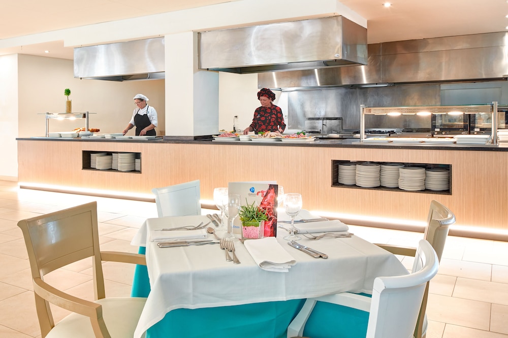 Grupotel Mallorca Mar — Restaurant & bars in Cala Bona, Balearic Islands