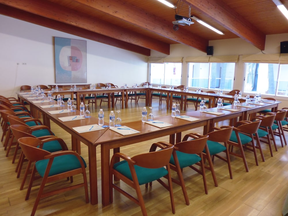 Grupotel Mallorca Mar — Hotel building in Cala Bona, Balearic Islands