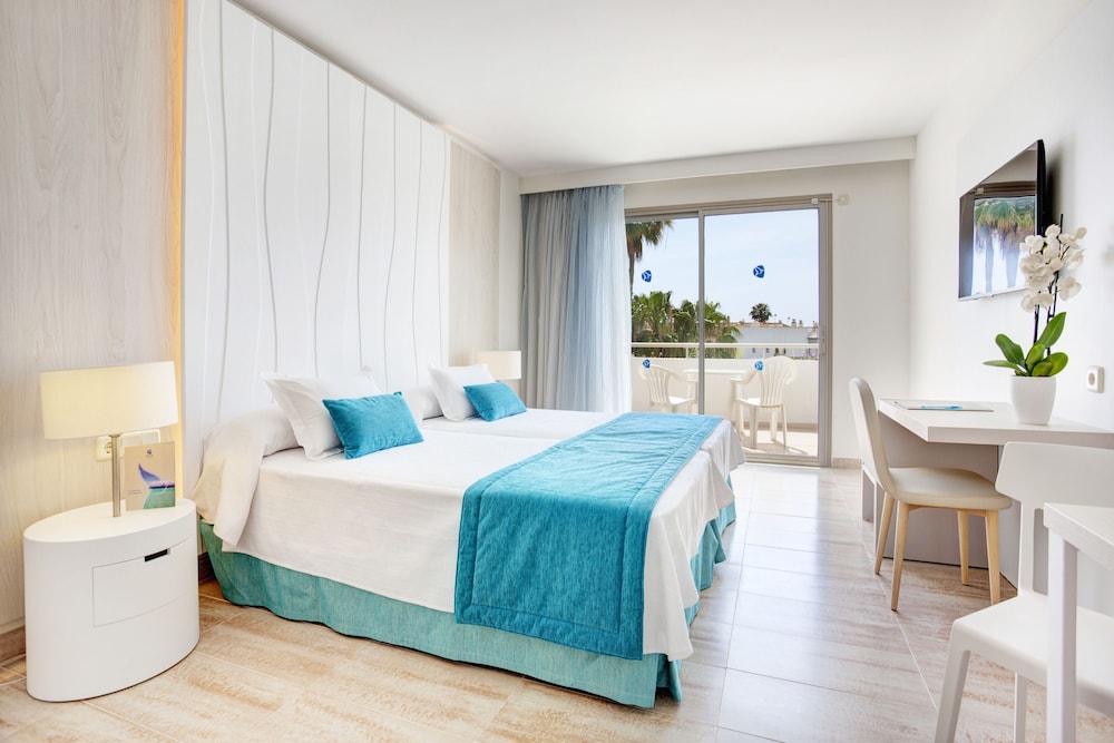 Grupotel Mallorca Mar — Hotel rooms in Cala Bona, Balearic Islands