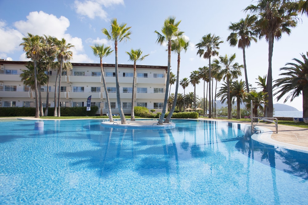 Grupotel Mallorca Mar — Swimming pool in Cala Bona, Balearic Islands