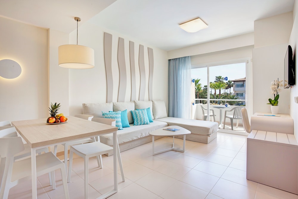 Grupotel Mallorca Mar — Hotel rooms in Cala Bona, Balearic Islands