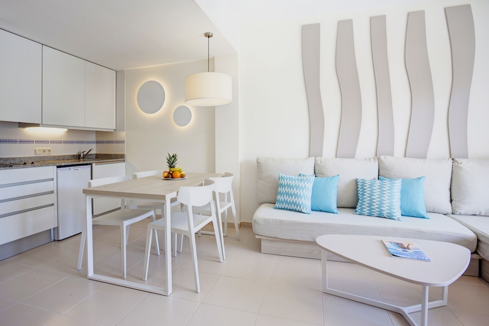 Grupotel Mallorca Mar — Hotel rooms in Cala Bona, Balearic Islands