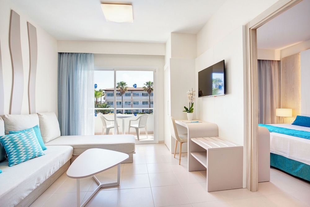 Grupotel Mallorca Mar — Hotel rooms in Cala Bona, Balearic Islands