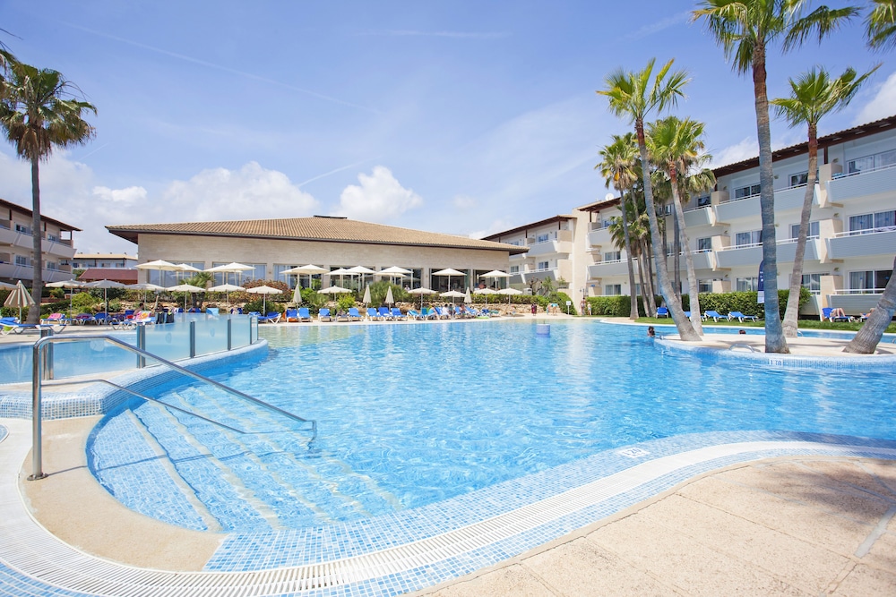 Grupotel Mallorca Mar — Swimming pool in Cala Bona, Balearic Islands