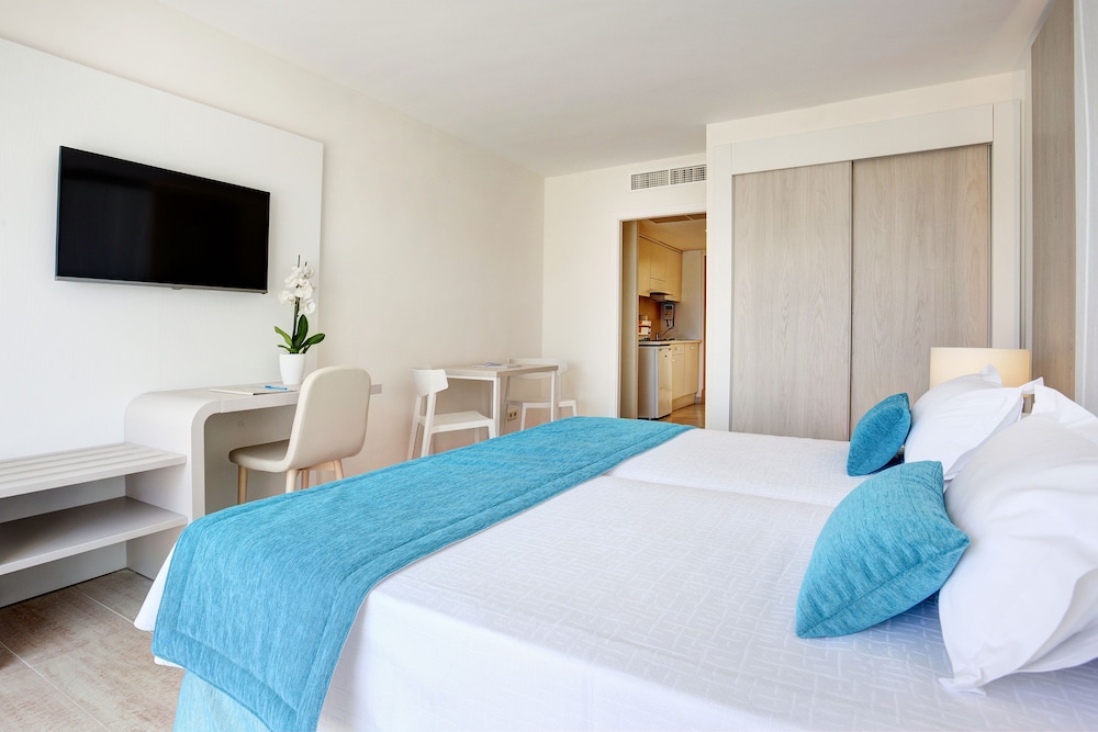 Grupotel Mallorca Mar — Hotel rooms in Cala Bona, Balearic Islands