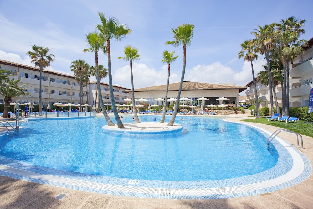 Grupotel Mallorca Mar — Swimming pool in Cala Bona, Balearic Islands