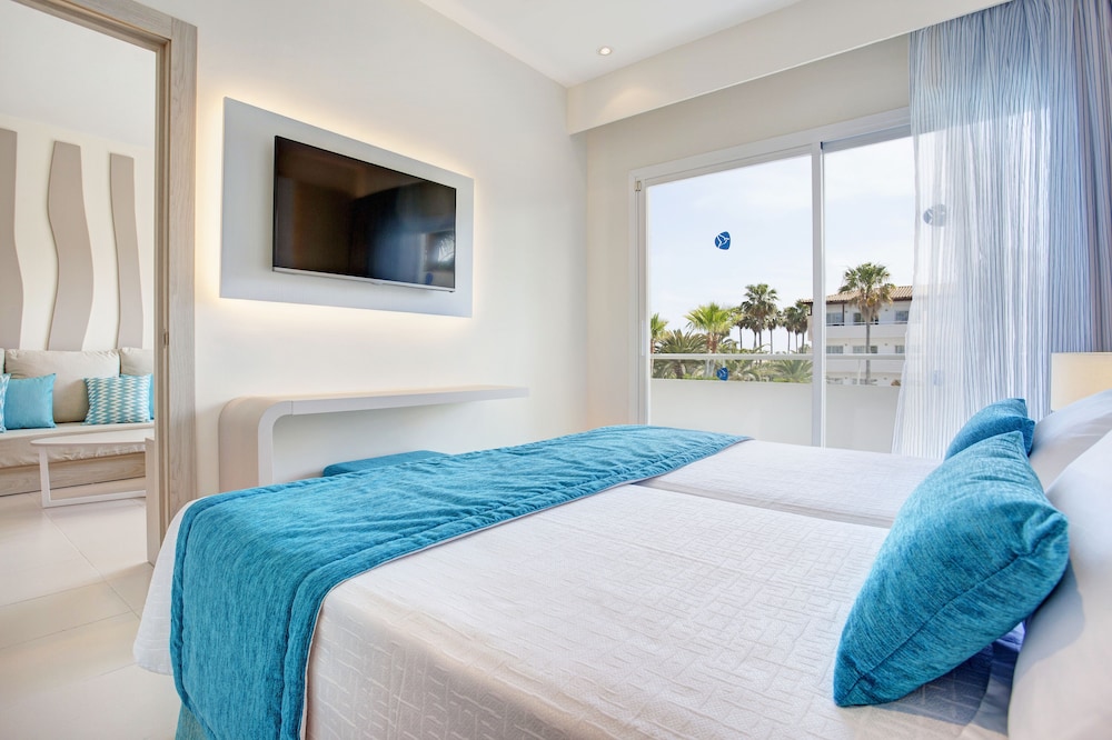 Grupotel Mallorca Mar — Hotel rooms in Cala Bona, Balearic Islands