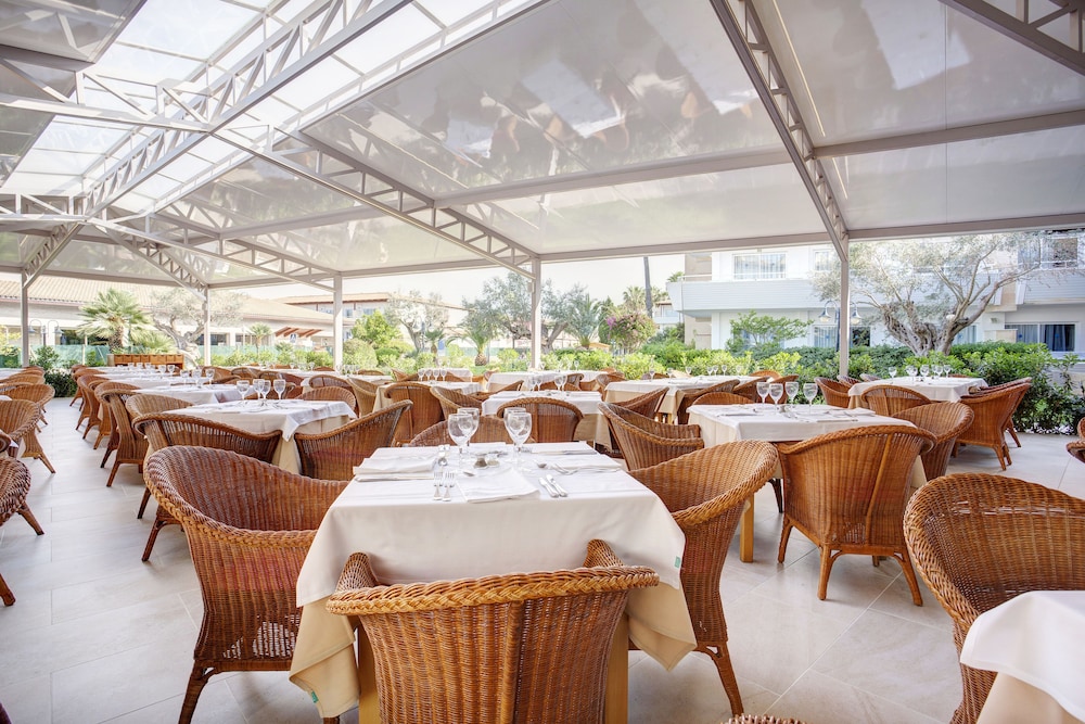 Grupotel Mallorca Mar — Restaurant & bars in Cala Bona, Balearic Islands