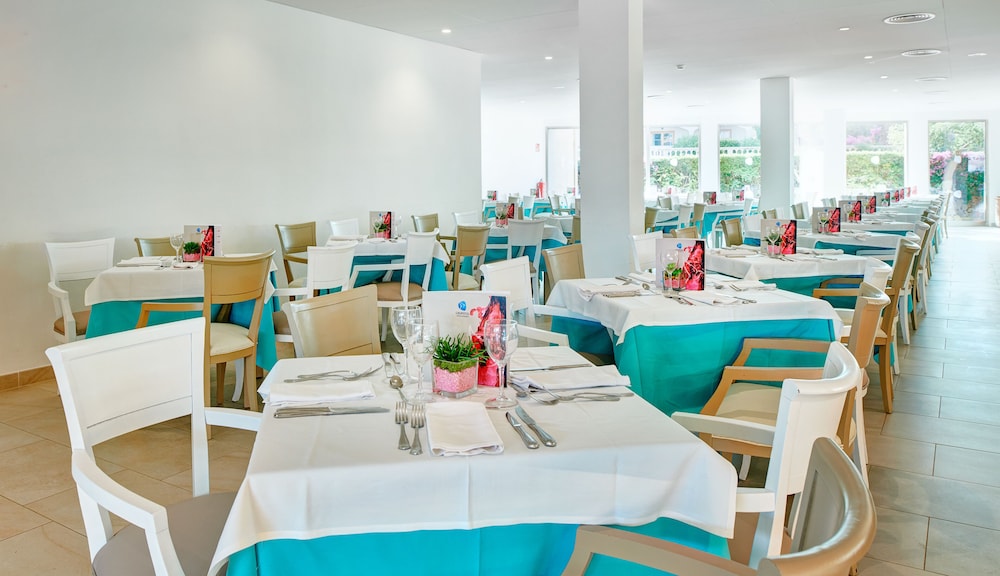 Grupotel Mallorca Mar — Restaurant & bars in Cala Bona, Balearic Islands