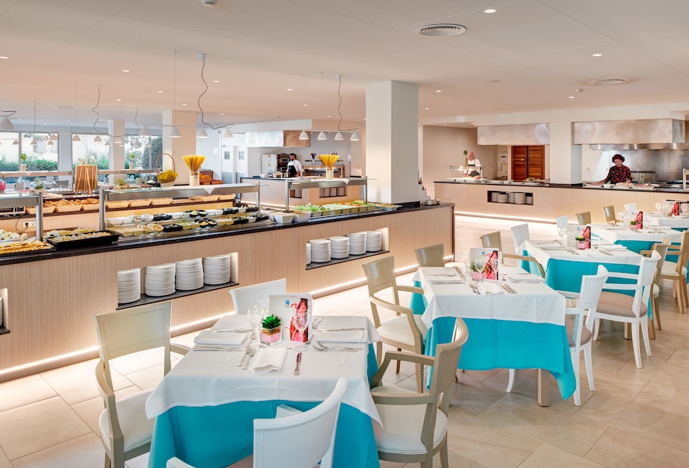 Grupotel Mallorca Mar — Restaurant & bars in Cala Bona, Balearic Islands