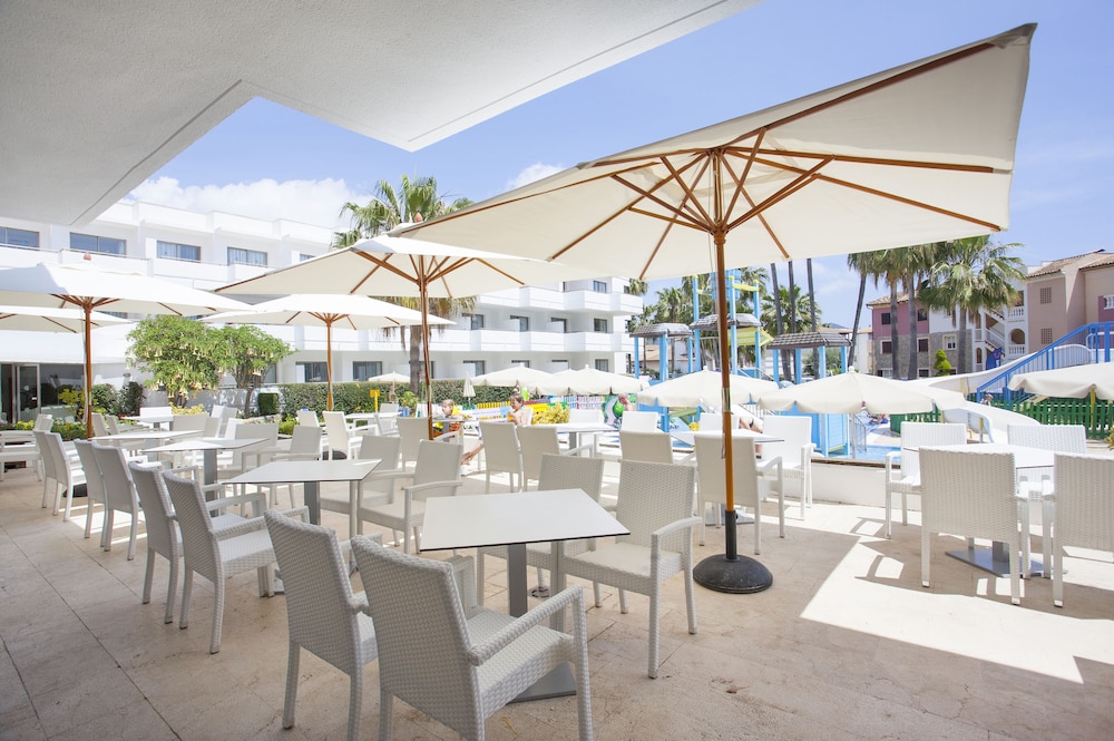 Grupotel Farrutx — Restaurant & bars in Can Picafort, Balearic Islands