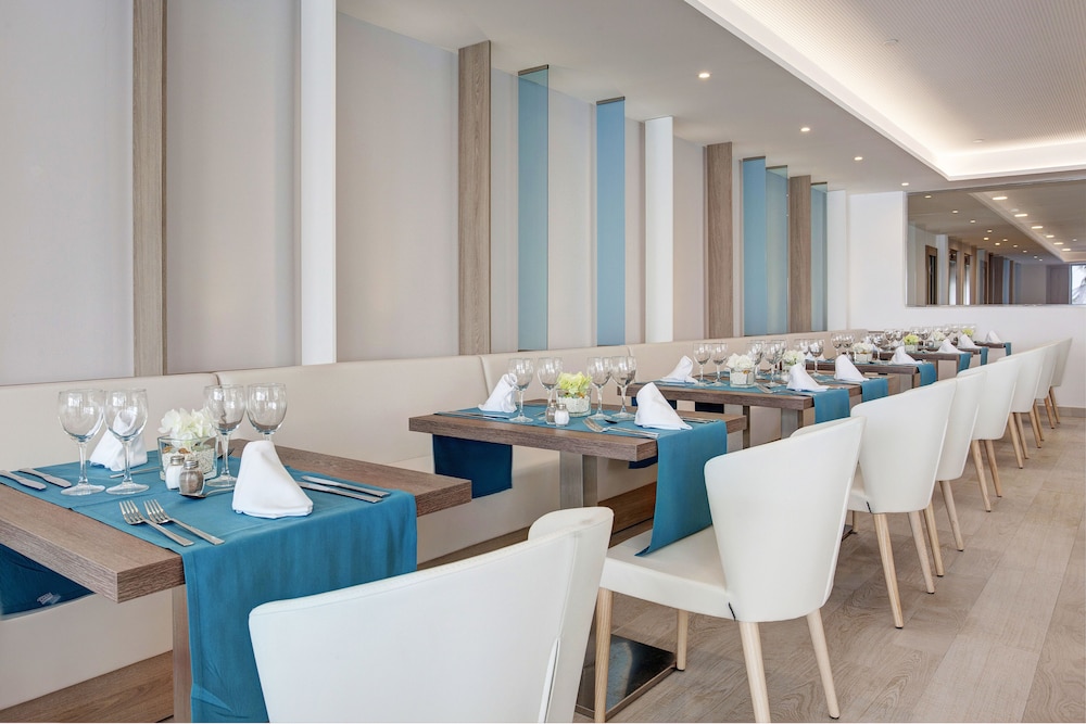 Grupotel Farrutx — Restaurant & bars in Can Picafort, Balearic Islands