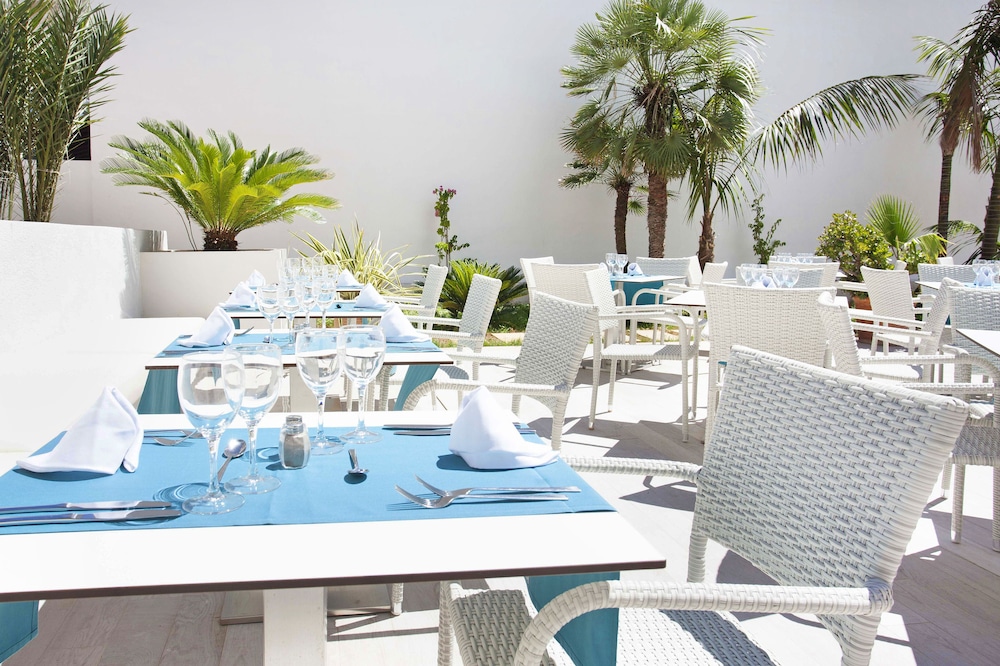 Grupotel Farrutx — Restaurant & bars in Can Picafort, Balearic Islands
