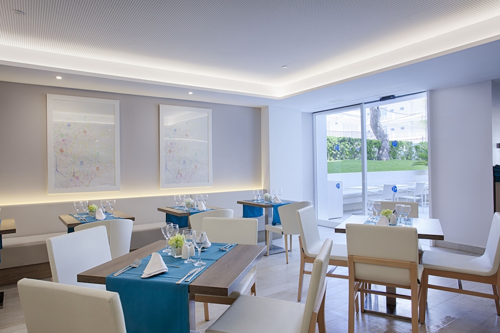 Grupotel Farrutx — Restaurant & bars in Can Picafort, Balearic Islands