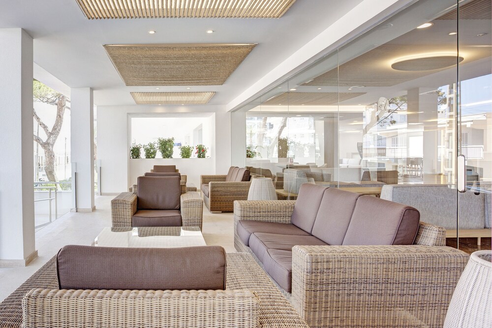 Grupotel Farrutx — Hotel building in Can Picafort, Balearic Islands