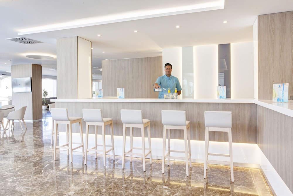 Grupotel Farrutx — Restaurant & bars in Can Picafort, Balearic Islands