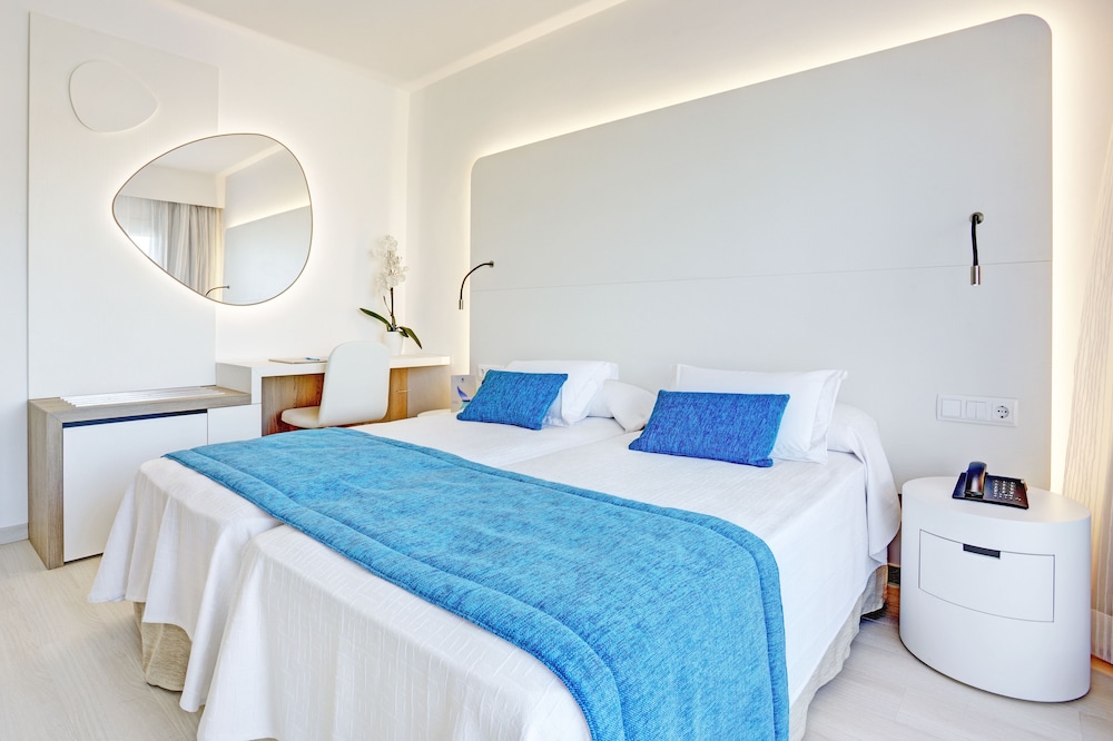 Grupotel Farrutx — Hotel rooms in Can Picafort, Balearic Islands