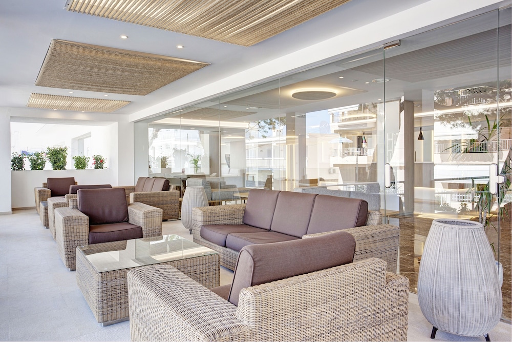 Grupotel Farrutx — Hotel building in Can Picafort, Balearic Islands