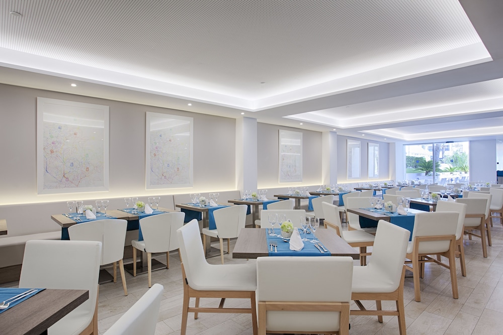 Grupotel Farrutx — Restaurant & bars in Can Picafort, Balearic Islands