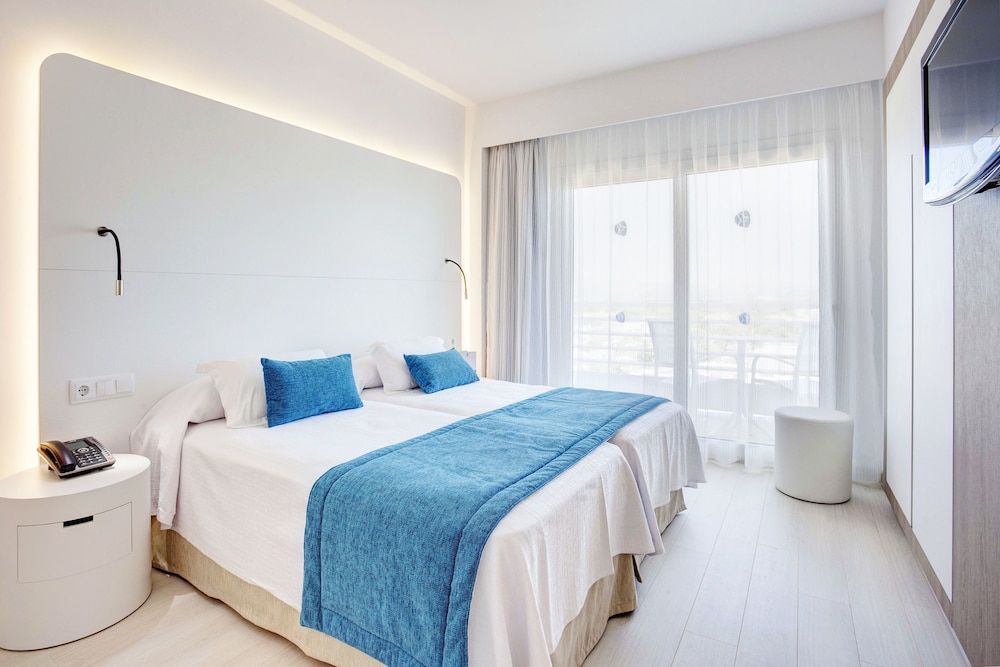 Grupotel Farrutx — Hotel rooms in Can Picafort, Balearic Islands