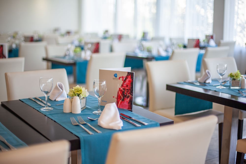 Grupotel Montecarlo — Restaurant & bars in Can Picafort, Balearic Islands