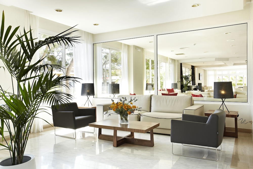 Grupotel Montecarlo — Hotel rooms in Can Picafort, Balearic Islands