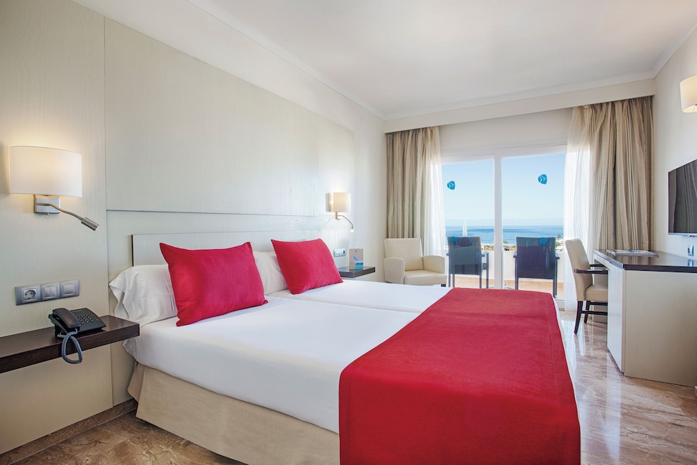 Grupotel Montecarlo — Hotel rooms in Can Picafort, Balearic Islands