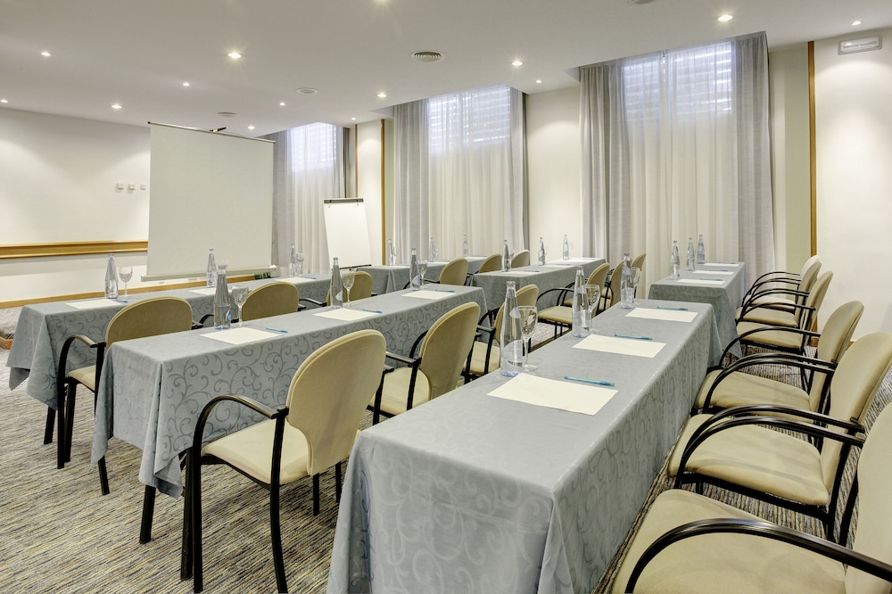 Grupotel Montecarlo — Hotel building in Can Picafort, Balearic Islands