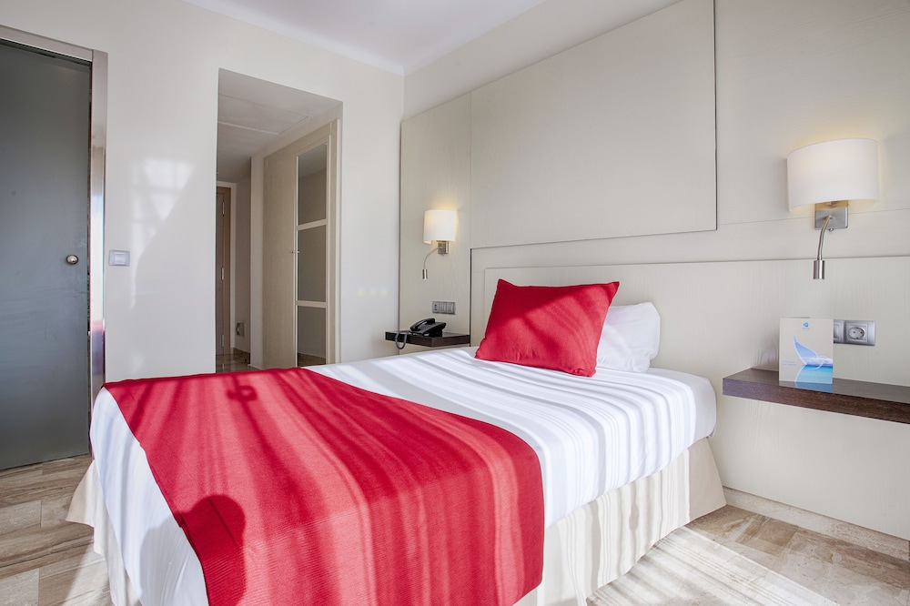 Grupotel Montecarlo — Hotel rooms in Can Picafort, Balearic Islands