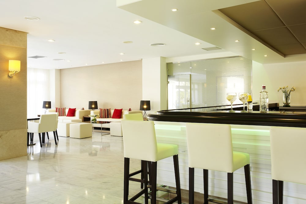 Grupotel Montecarlo — Restaurant & bars in Can Picafort, Balearic Islands