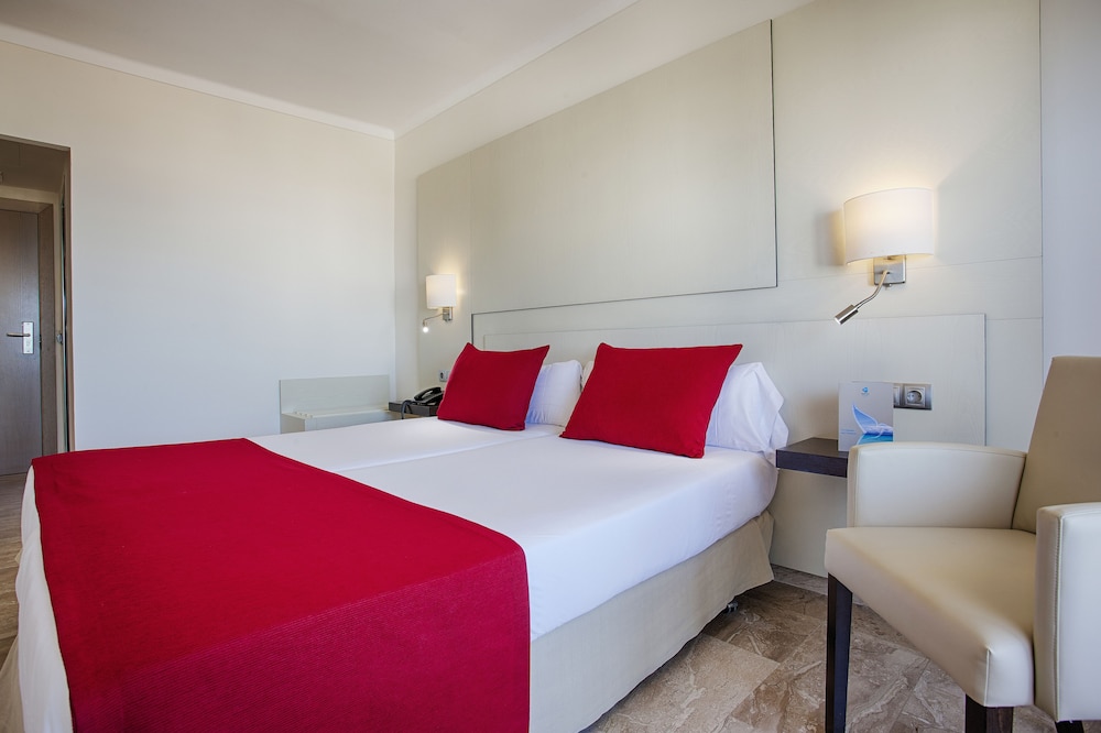 Grupotel Montecarlo — Hotel rooms in Can Picafort, Balearic Islands