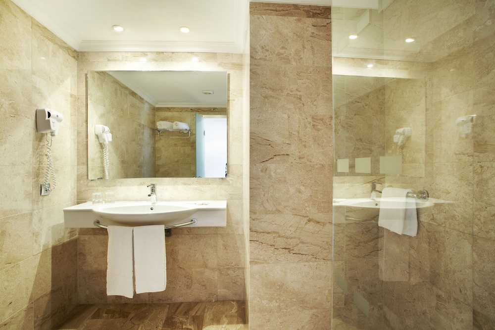 Grupotel Montecarlo — Hotel rooms in Can Picafort, Balearic Islands