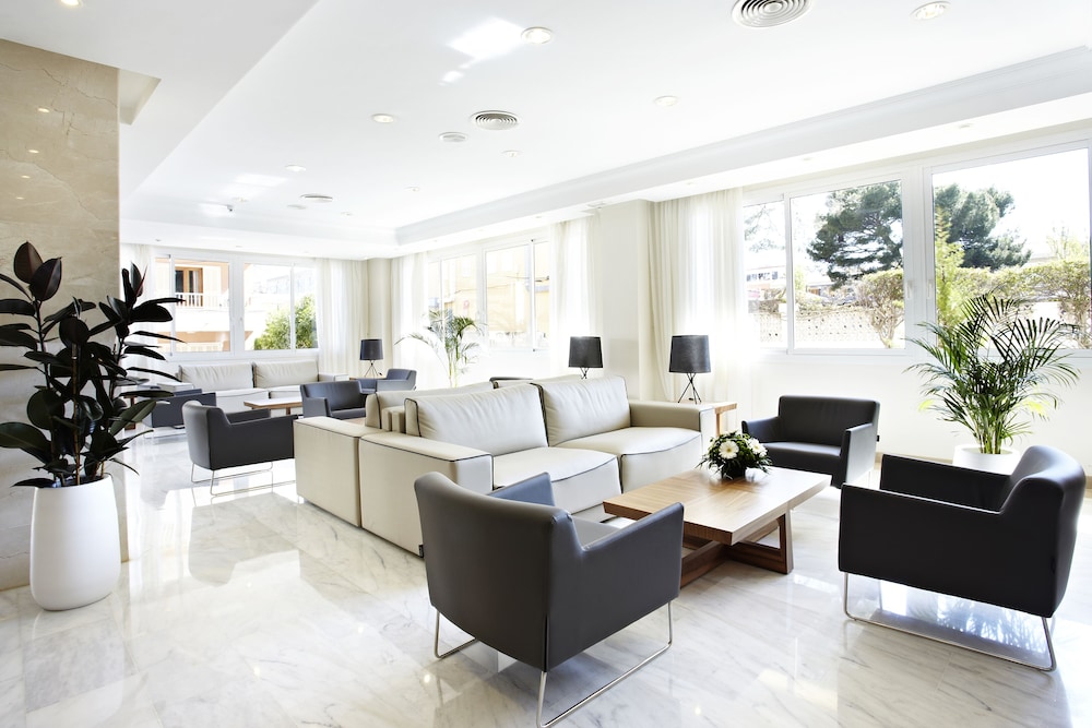 Grupotel Montecarlo — Hotel building in Can Picafort, Balearic Islands