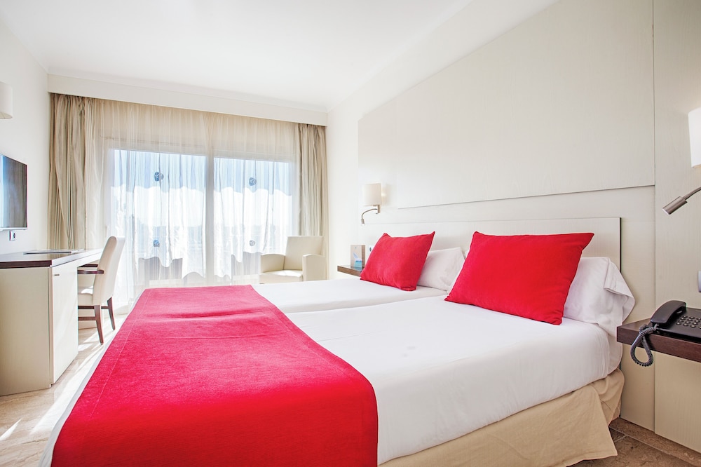 Grupotel Montecarlo — Hotel rooms in Can Picafort, Balearic Islands