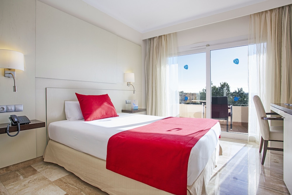 Grupotel Montecarlo — Hotel rooms in Can Picafort, Balearic Islands