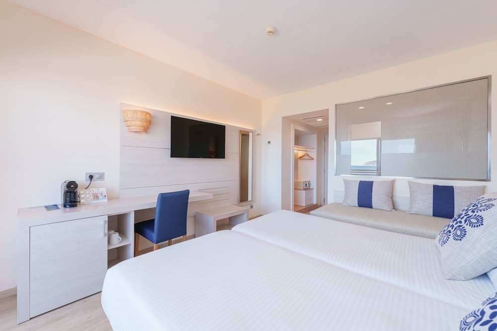 Globales Janeiro — Hotel rooms in Can Picafort, Balearic Islands