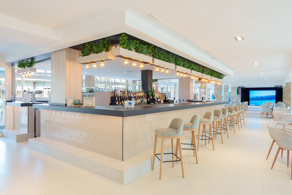 Globales Janeiro — Restaurant & bars in Can Picafort, Balearic Islands