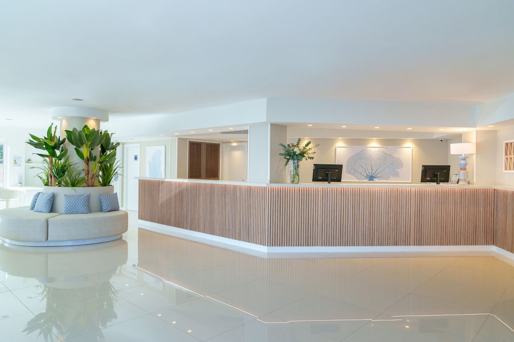 Globales Janeiro — Hotel building in Can Picafort, Balearic Islands