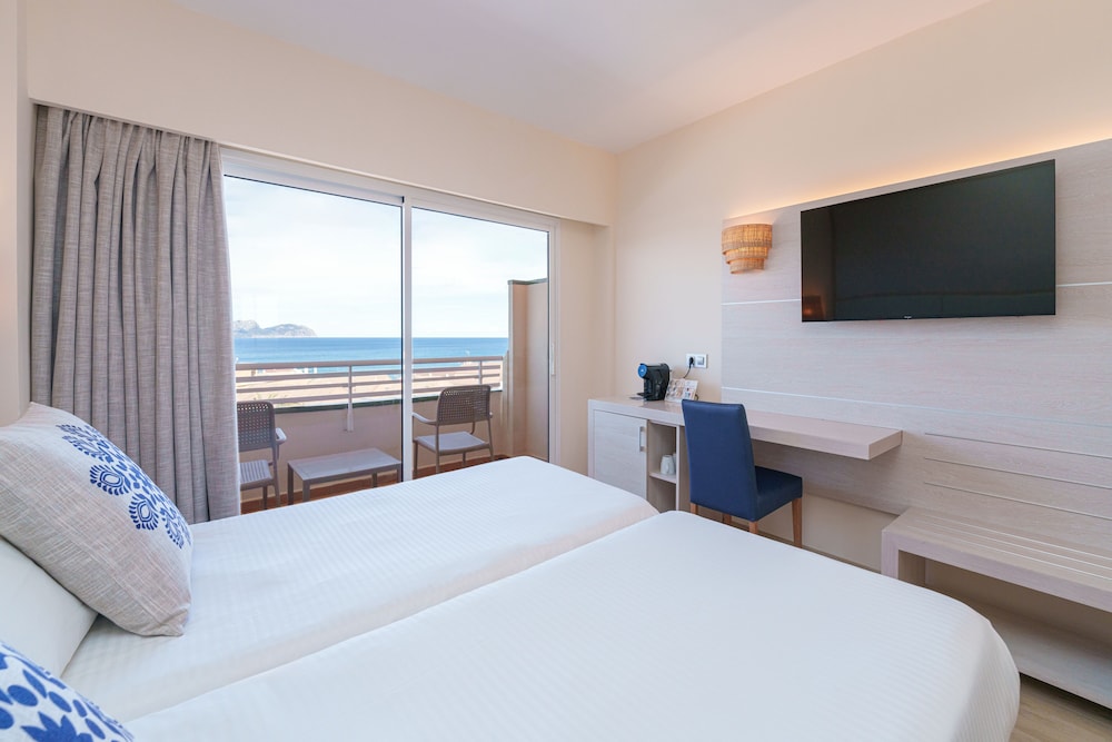 Globales Janeiro — Hotel rooms in Can Picafort, Balearic Islands