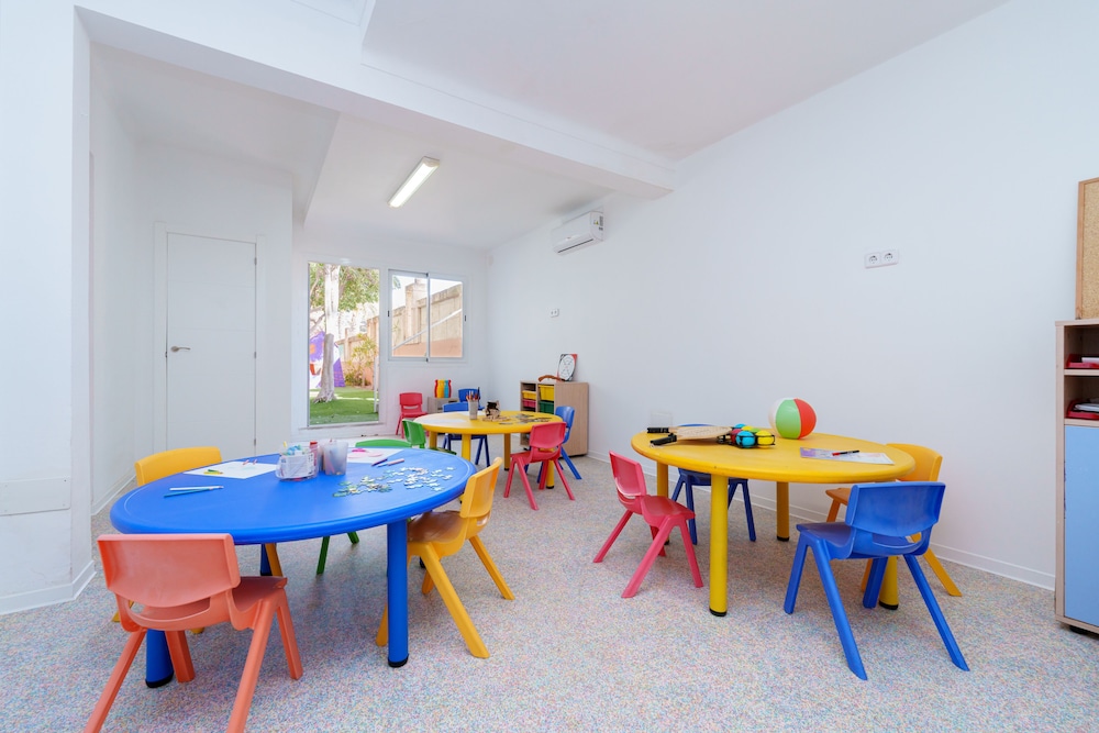 Globales Janeiro — Attractions for children in Can Picafort, Balearic Islands