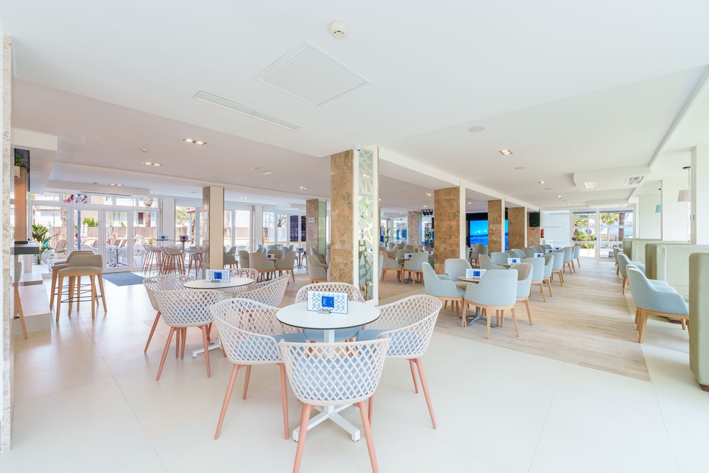 Globales Janeiro — Restaurant & bars in Can Picafort, Balearic Islands