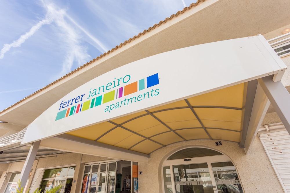 Globales Janeiro — Hotel building in Can Picafort, Balearic Islands