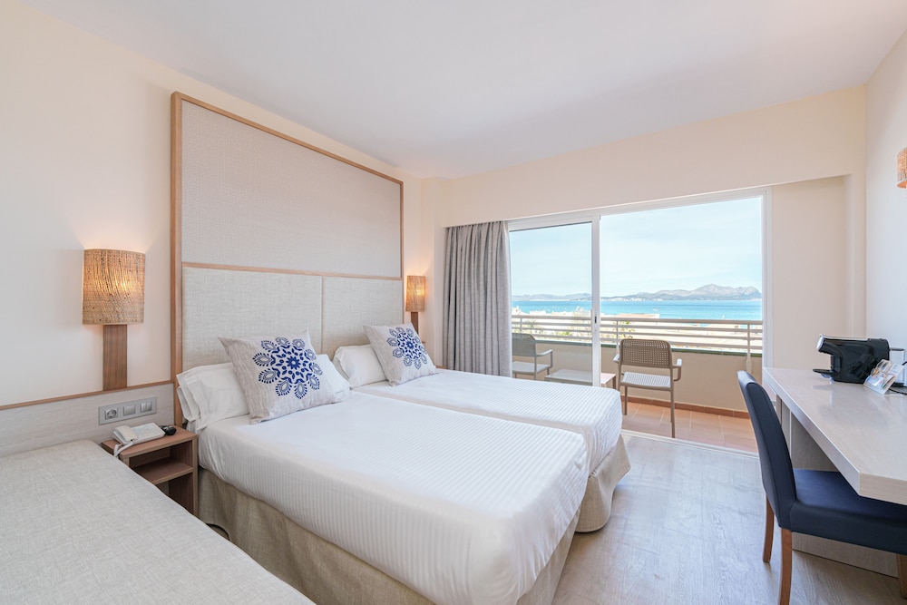 Globales Janeiro — Hotel rooms in Can Picafort, Balearic Islands